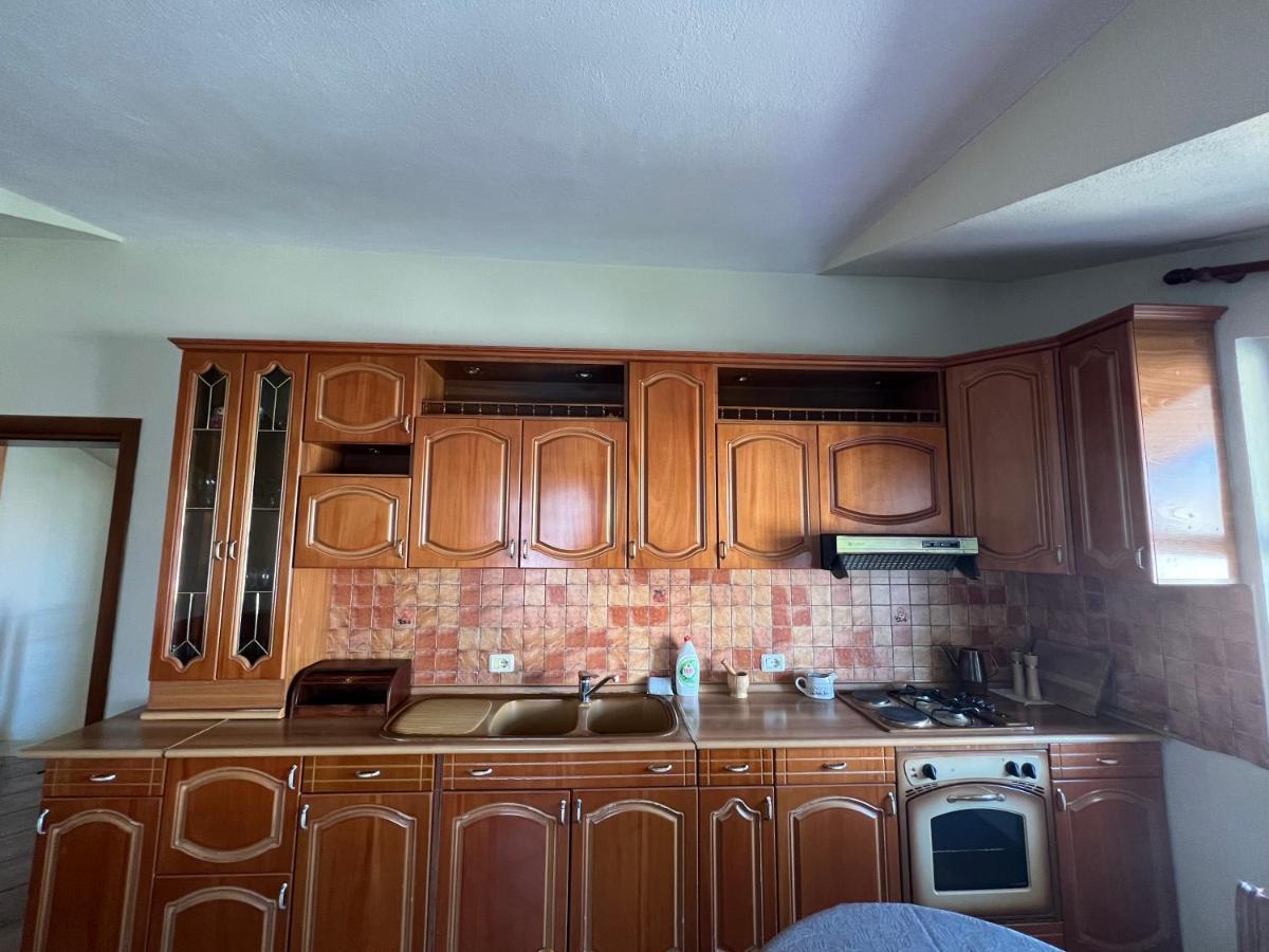Villa Sokoli, Enjoy Sunset At This Spacious Apartment Tirana Buitenkant foto