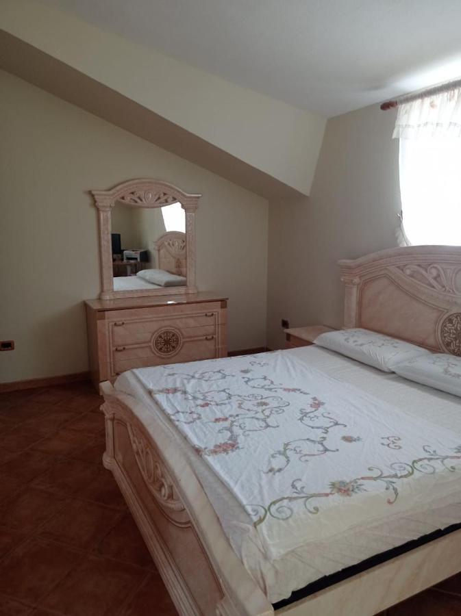 Villa Sokoli, Enjoy Sunset At This Spacious Apartment Tirana Buitenkant foto