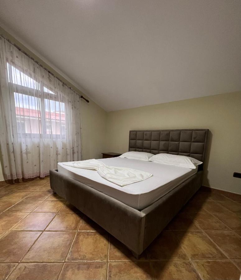 Villa Sokoli, Enjoy Sunset At This Spacious Apartment Tirana Buitenkant foto