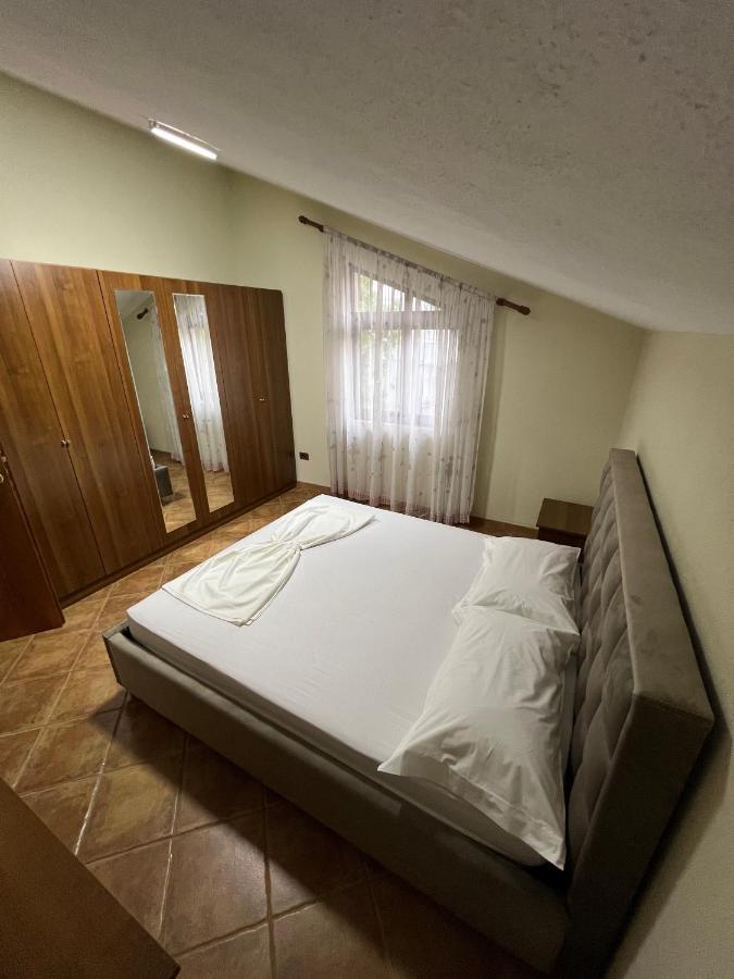 Villa Sokoli, Enjoy Sunset At This Spacious Apartment Tirana Buitenkant foto