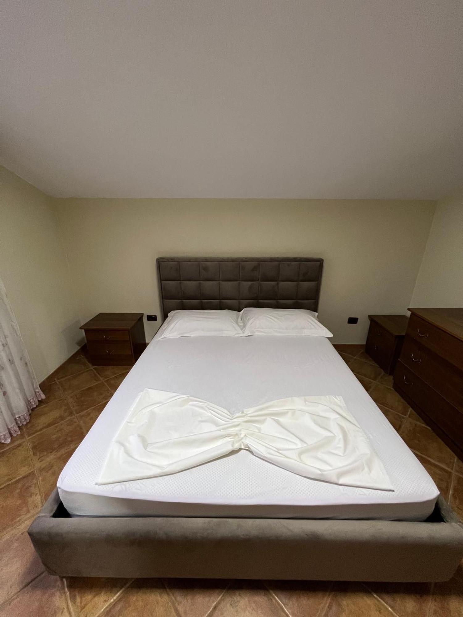 Villa Sokoli, Enjoy Sunset At This Spacious Apartment Tirana Buitenkant foto